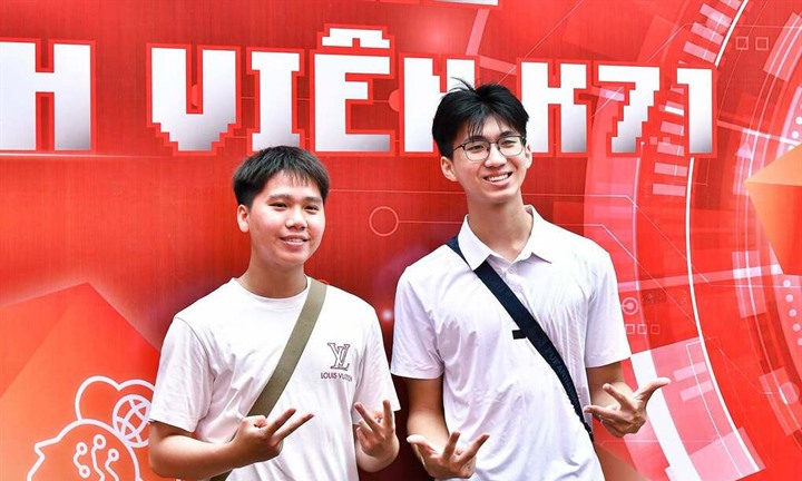 Loạt thí sinh 1600 điểm SAT, có huy chương quốc tế chọn ngành 