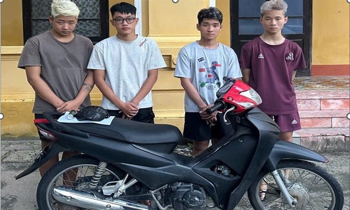 Khởi tố nhóm đối tượng dùng bình xịt hơi cay cướp xe mô tô ở Hưng Yên