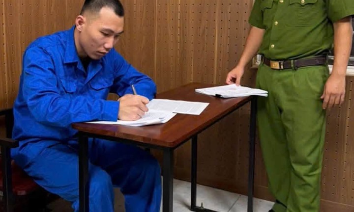 Triệt phá đường dây livestream “vé cào trúng thưởng”, lừa hàng trăm người Việt