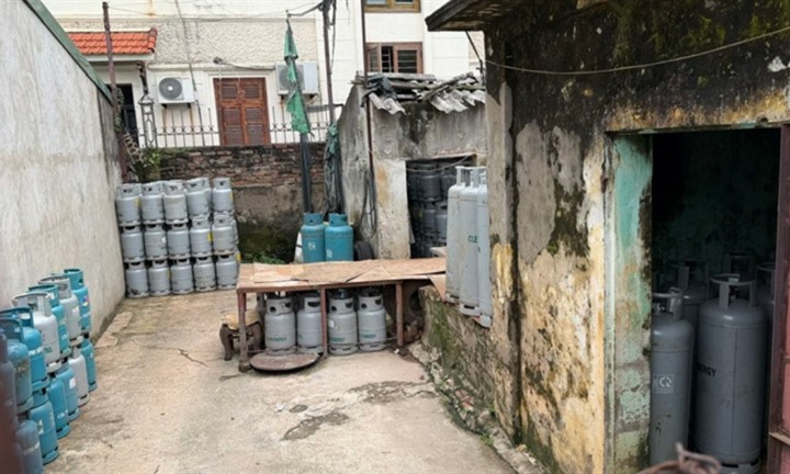 Khởi tố 5 bị can trong đường dây sản xuất, buôn bán gas giả ở Hà Nội
