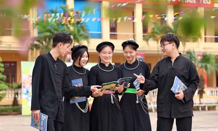 Điều kiện, thủ tục miễn học phí cho sinh viên dân tộc thiểu số