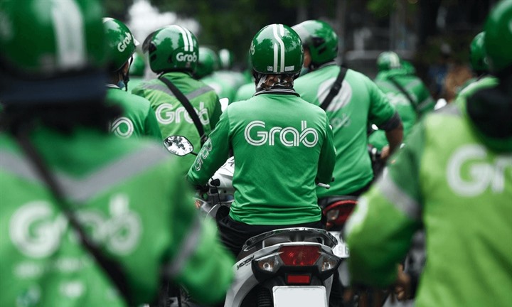 Nhiều tài xế đồng loạt kêu gọi tắt app, đình công: Grab phản hồi gì?