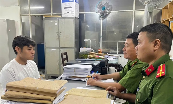 Kẻ “ăn trái cấm” về TPHCM đầu thú sau hơn 2 năm lẩn trốn sang Campuchia