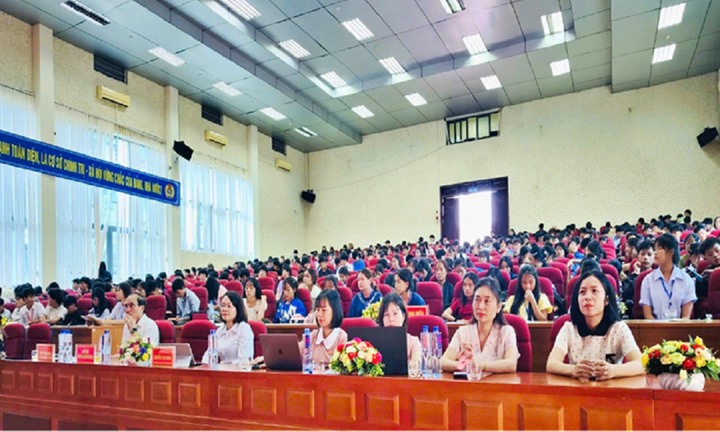 Hội Luật gia tỉnh Điện Biên đưa kiến thức pháp luật đến 520 học sinh, sinh viên