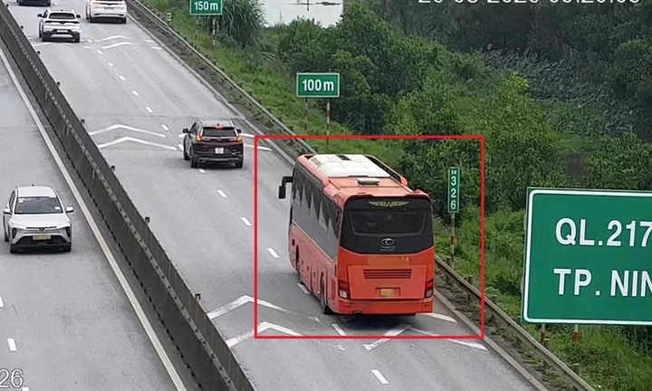 Giữ khoảng cách xe trên cao tốc: Phải có lộ trình, không máy móc