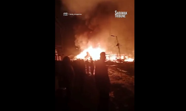 Khu chợ ở Indonesia bốc cháy dữ dội lúc nửa đêm, 11 người thiệt mạng: Nạn nhân có 6 trẻ em