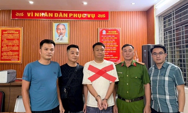 Bắt giữ đối tượng có lệnh truy nã quốc tế lẩn trốn tại chung cư cao cấp ở Hải Phòng
