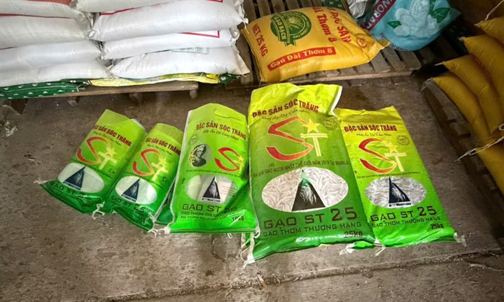 Khởi tố vụ bắt hơn 7 tấn gạo giả mạo nhãn hiệu ST25 ở An Giang