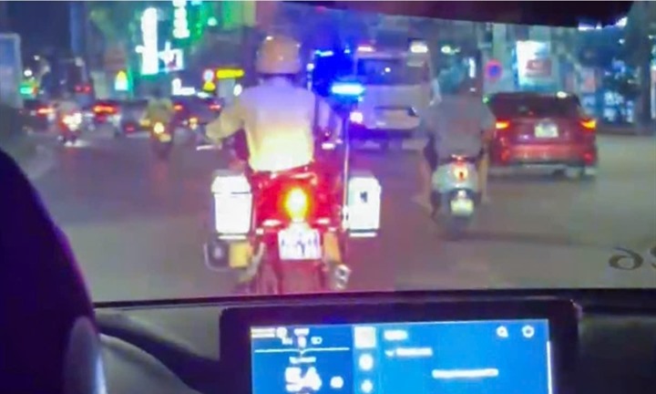 CSGT Hà Nội hỗ trợ bệnh nhi 11 tháng tuổi cấp cứu kịp thời