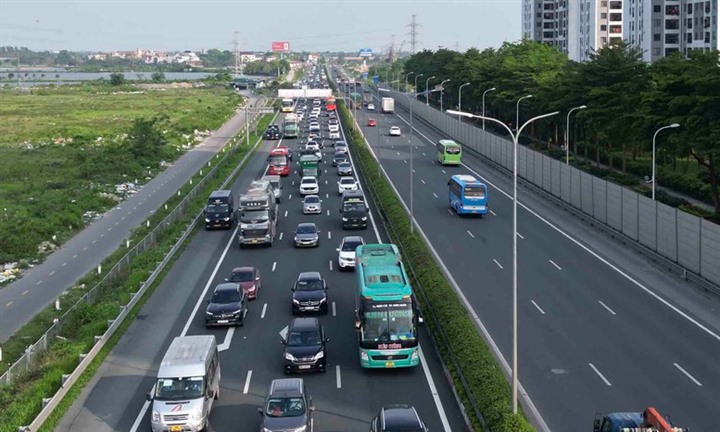 Hoàn thiện quy định về khoảng cách an toàn trên cao tốc phù hợp với điều kiện cầu, đường, mật độ giao thông