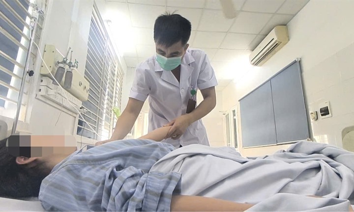 Bác sĩ tuyến trung ương cảnh báo sai lầm khiến người mắc sốt xuất huyết nhập viện muộn