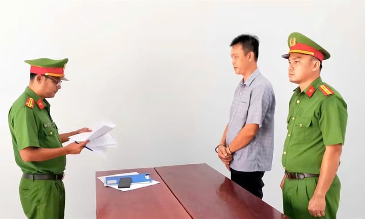 Phát tán 6 clip riêng tư của bạn gái, người đàn ông 35 tuổi bị bắt tạm giam