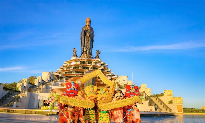 Trung thu Tây Ninh sốt rần rần với Lễ hội nông sản và chợ Lá núi Bà Đen 