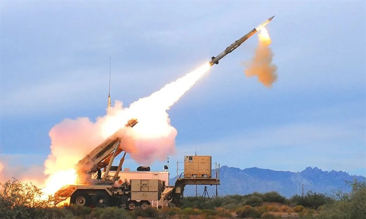 Ukraine đặt cược vào FP-7, FP-9, xoay xở tìm cách thay đổi cán cân hỏa lực tầm xa?