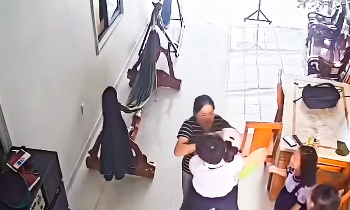 Vụ clip nam sinh lớp 7 đánh người thân: Địa phương yêu cầu làm rõ