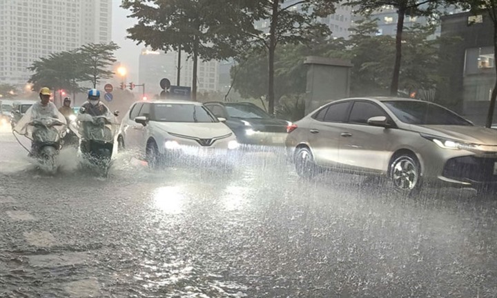 Hà Nội, Hưng Yên, Ninh Bình và nhiều tỉnh tiếp tục mưa rất to