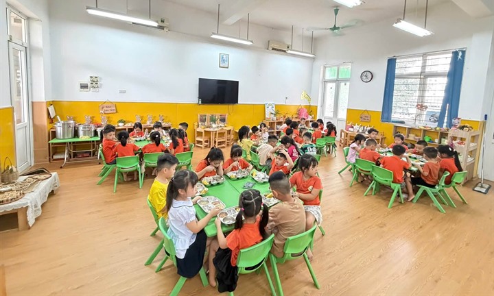 Bộ Giáo dục và Đào tạo thông tin chi tiết về điều kiện hưởng hỗ trợ tiền trông trưa, nấu ăn cho trẻ mầm non