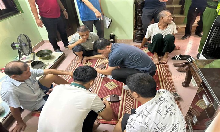 Lật tẩy bí mật của 5 người đàn ông trong căn nhà ở Hà Nội