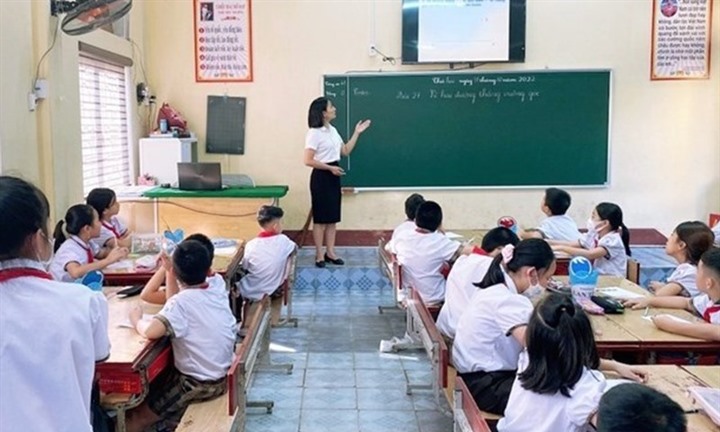 Giáo viên đạt 2 danh hiệu thi đua trong năm học, được nhận bao nhiêu tiền thưởng?