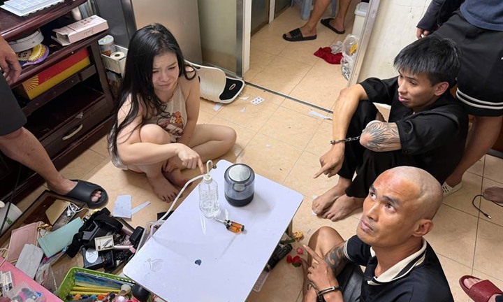 Bắt quả tang 4 đối tượng làm 