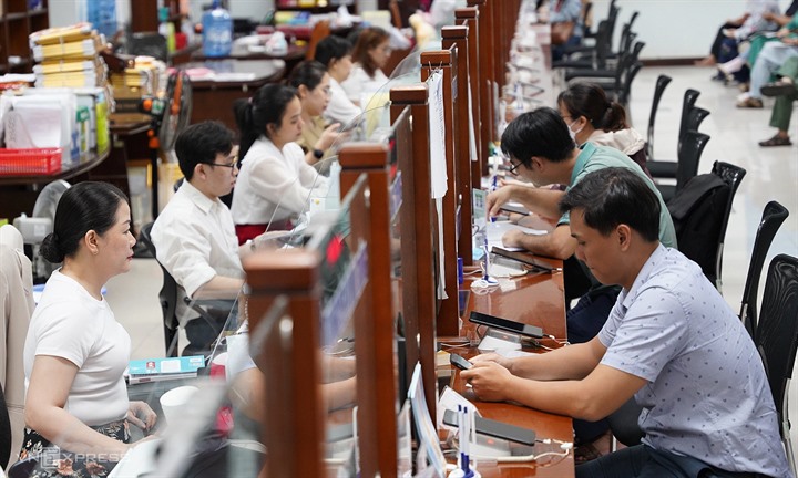 Nghỉ không lương 1 tháng có làm gián đoạn thời gian công tác để được tiếp nhận vào viên chức?