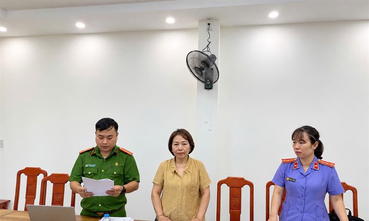 Danh tính bà chủ 58 tuổi thừa nhận trộn hàn the vào hàng trăm kg giò chả