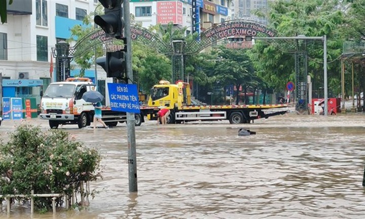 Cảnh báo mưa đá, dông lốc ở Hà Nội trong ít giờ tới, tâm điểm mưa lớn ở khu vực nào?