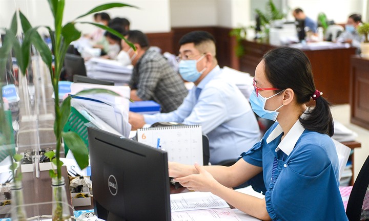 Bộ Nội vụ giải đáp việc hưởng lương khi cấp xã không có vị trí việc làm chuyên môn, nghiệp vụ dùng chung