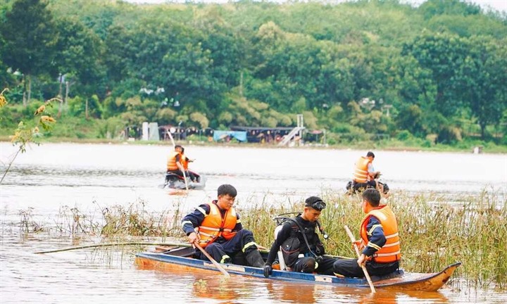 Tìm thấy thi thể nghi là nữ tài xế bị nước cuốn cùng ô tô ở Đồng Nai