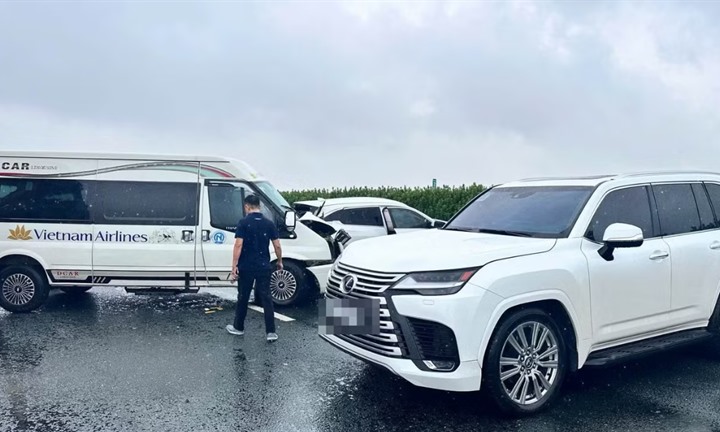 Tạm giữ tài xế Lexus chèn ép, dừng xe đột ngột khiến cao tốc xảy ra tai nạn liên hoàn