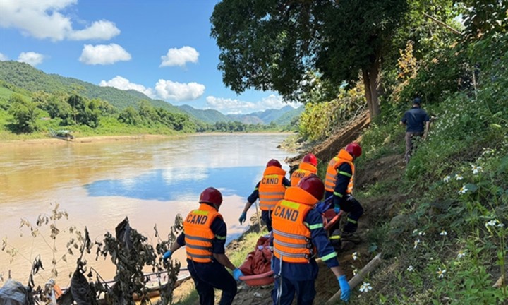 Thương tâm: Nam thanh niên Hà Nội rơi xuống sông Mã rồi mất tích, thi thể được tìm thấy ở Lào 