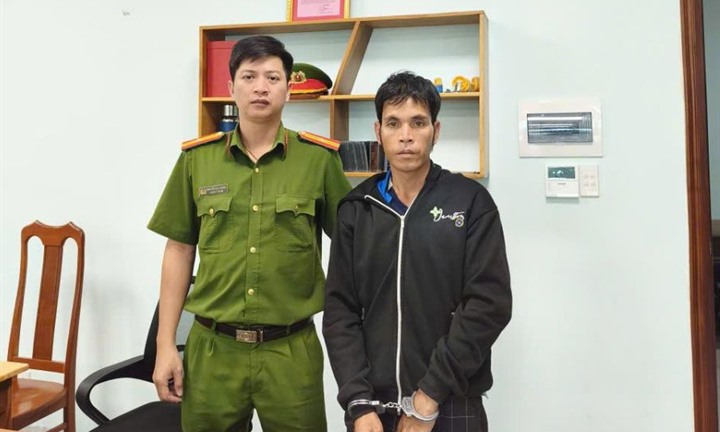 Tạm giữ người con trai đổ hơn 20 lít xăng đốt nhà, cha ruột tử vong thương tâm tại Quảng Ngãi