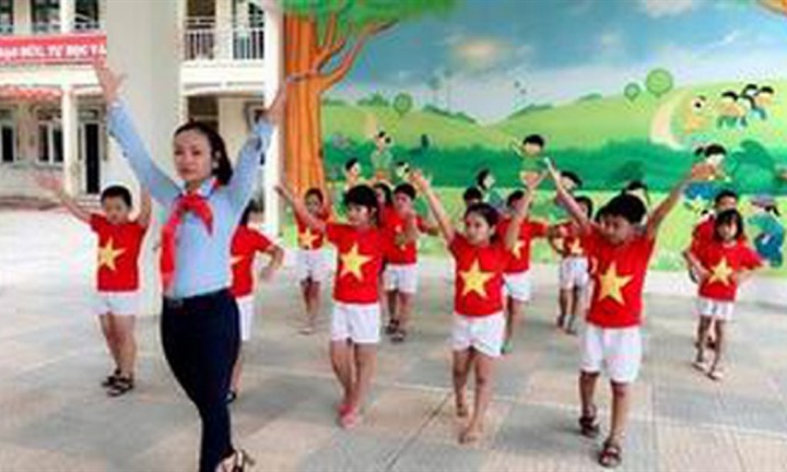 Thôi Tổng phụ trách Đội cấp tiểu học, có được chuyển thẳng làm giáo viên THCS hay không?