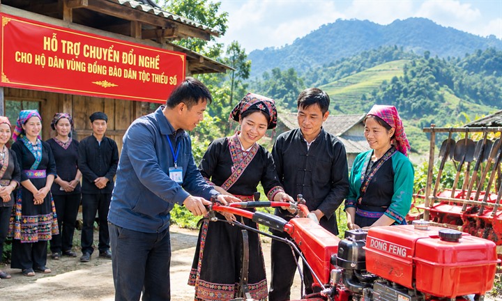 Lào Cai: Định hướng phát triển vùng dân tộc thiểu số giàu bản sắc văn hóa và hội nhập