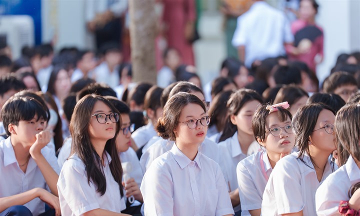 Bộ GD&ĐT: Công khai tên trường học lạm thu trong vòng 3 ngày, xem xét trách nhiệm hiệu trưởng