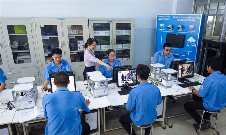 Bộ GD&ĐT chính thức ban hành quy định mới về giáo trình 5 môn học chung trường nghề