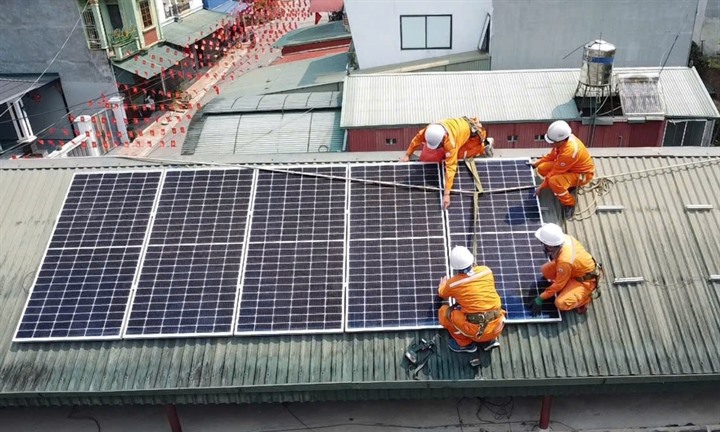 Tập đoàn Điện lực Việt Nam thông tin chi tiết về việc lắp đặt điện mặt trời mái nhà