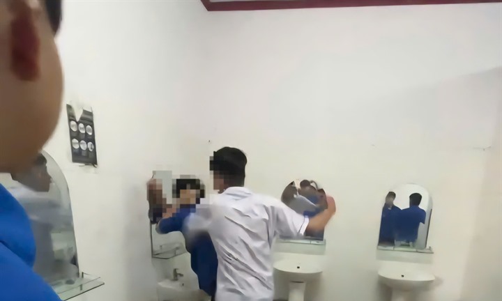 Vụ nam sinh lớp 12 bị bạn đánh gãy xương cánh mũi: Đề nghị công an làm rõ nguyên nhân