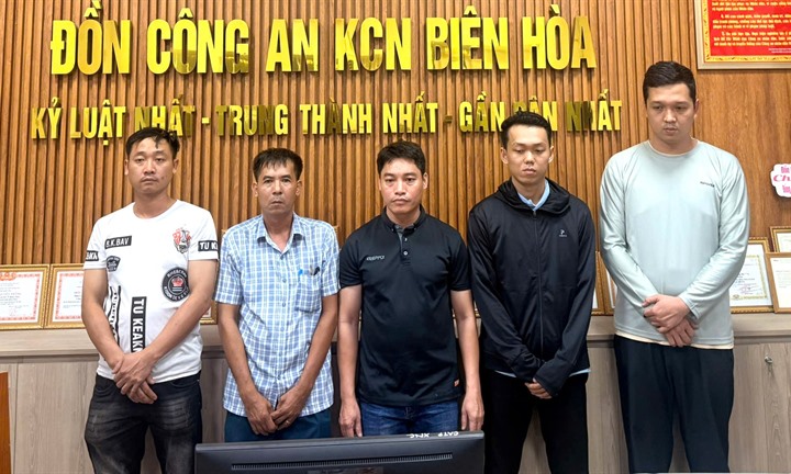 5 đối tượng là tài xế, lơ xe, công nhân và quản lý kho Công ty Tenma (HCM) đến công an đầu thú, lộ hành vi đáng xấu hổ