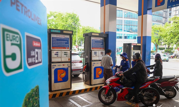 Giá xăng dầu ngày 5/10: Giá dầu thế giới giảm mạnh, xăng trong nước ở mức bao nhiêu 1 lít sau điều chỉnh?