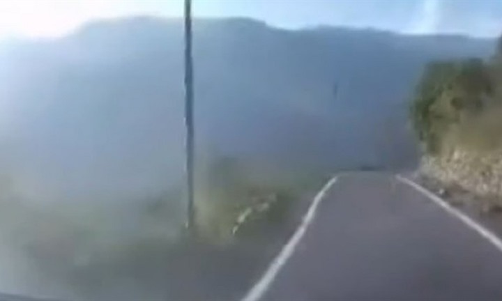 Ô tô lao xuống vực sâu 100 mét, 3 người thương vong, tài xế không qua khỏi: Camera ghi lại khoảnh khắc đau lòng