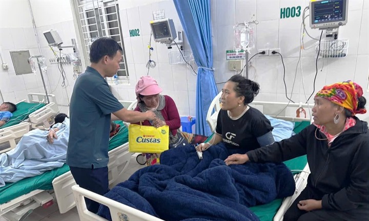 Trú mưa trong lều trên nương, 4 người bị sét đánh