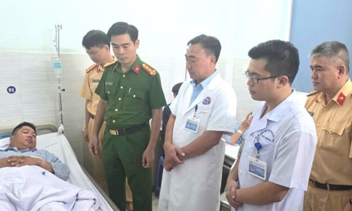 Không chấp hành hiệu lệnh, nam thanh niên tông gãy chân Đại úy CSGT ở Hải Phòng