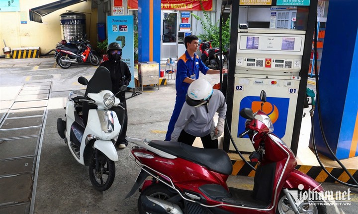 Giá xăng dầu ngày 7/10: Giá dầu thế giới gần như đi ngang, xăng trong nước có giá mới vào ngày mai (8/10)