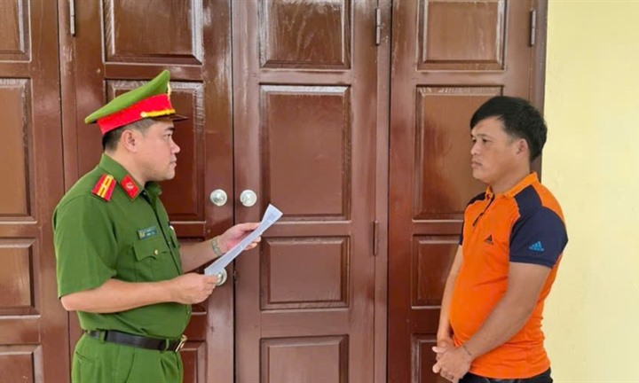 Khởi tố người chở thuê 200 bình khí cười ở Quảng Ninh