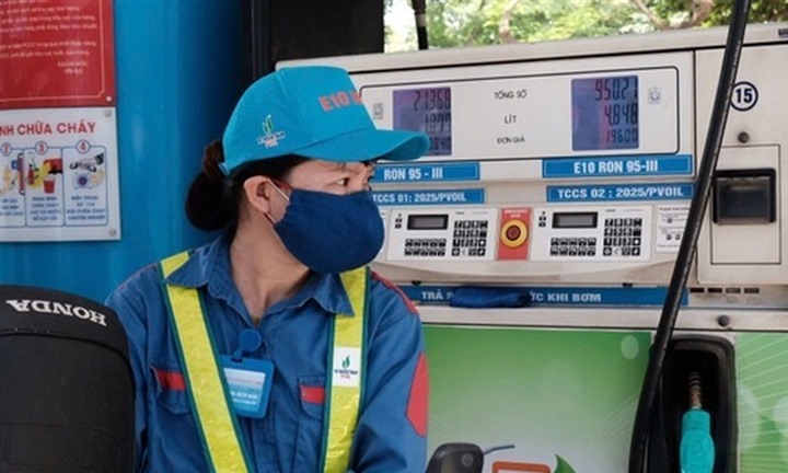 Giá xăng từ 15h chiều nay (8/10): Xăng E10 ở mức 28.254 đồng/lít