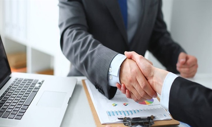 Ngày hoàn thành hợp đồng không thống nhất, phải yêu cầu nhà thầu làm rõ