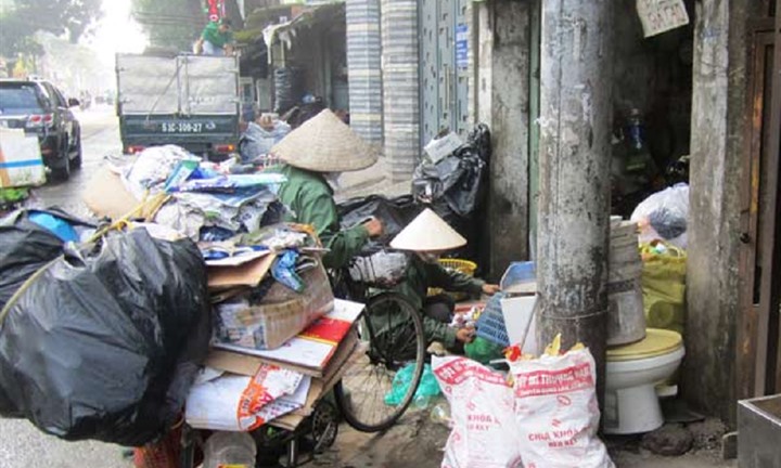 Bên bán phế liệu có phải lưu giấy phép môi trường của bên mua?
