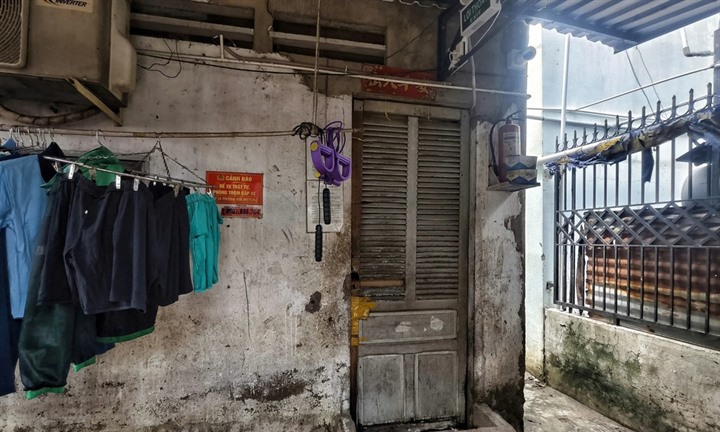 Thương tâm: Người đàn ông bị điện giật tử vong trong khu nhà trọ ngập nước