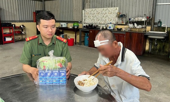 Người đàn ông 69 tuổi đi lạc gần 800km từ Đồng Nai ra Đà Nẵng